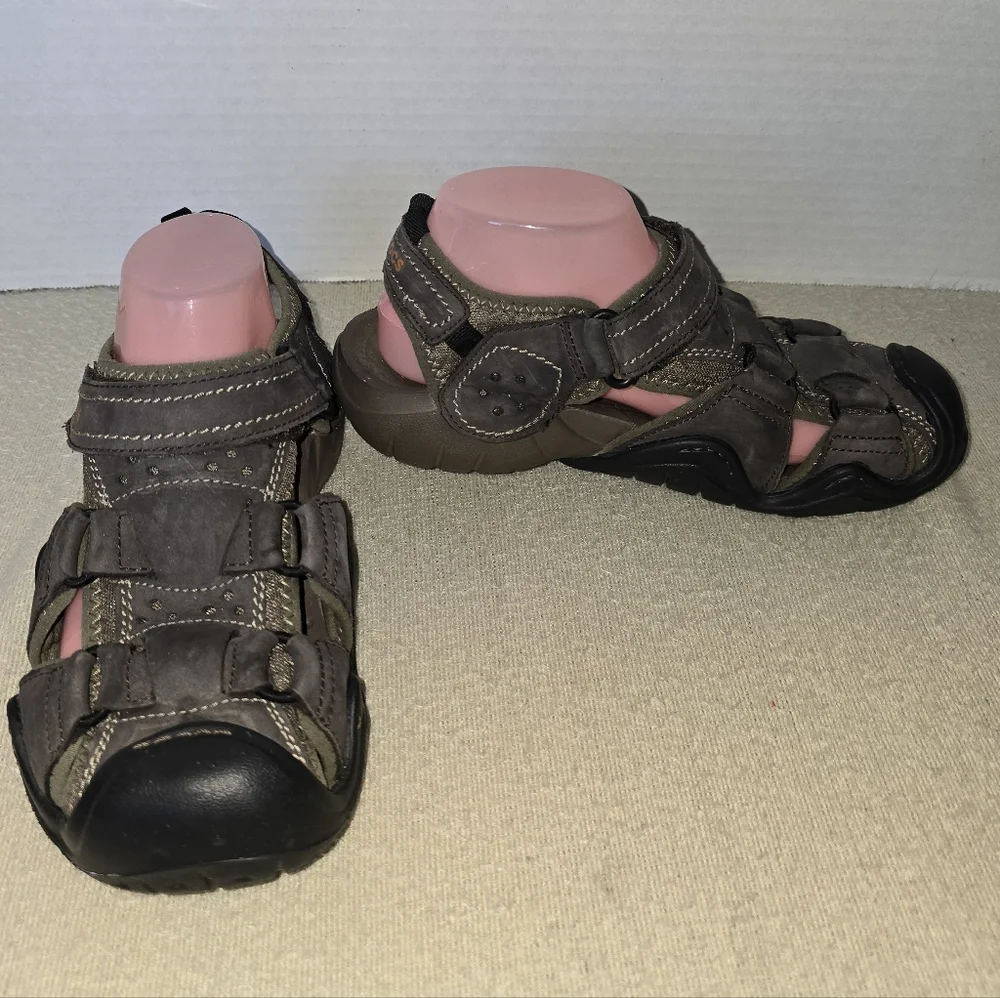 Crocs Men's Swiftwater Walnut/Khaki Fisherman Sandals in size M8